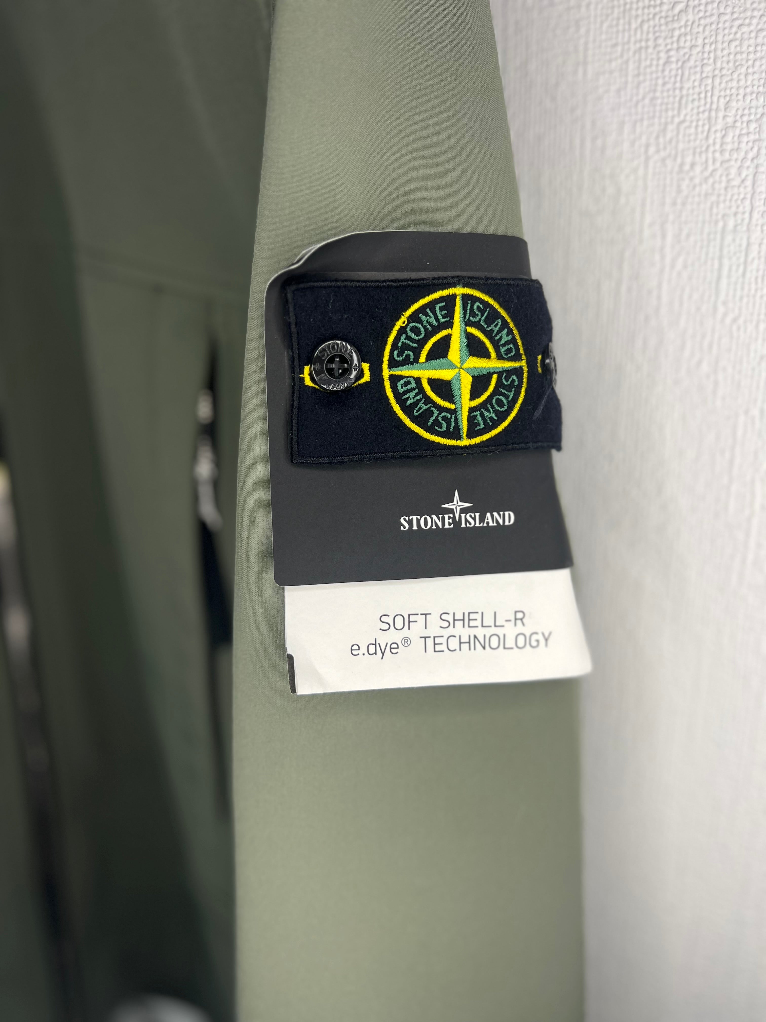Stone Island 
Soft Shell-R e.dye Technology Jacket