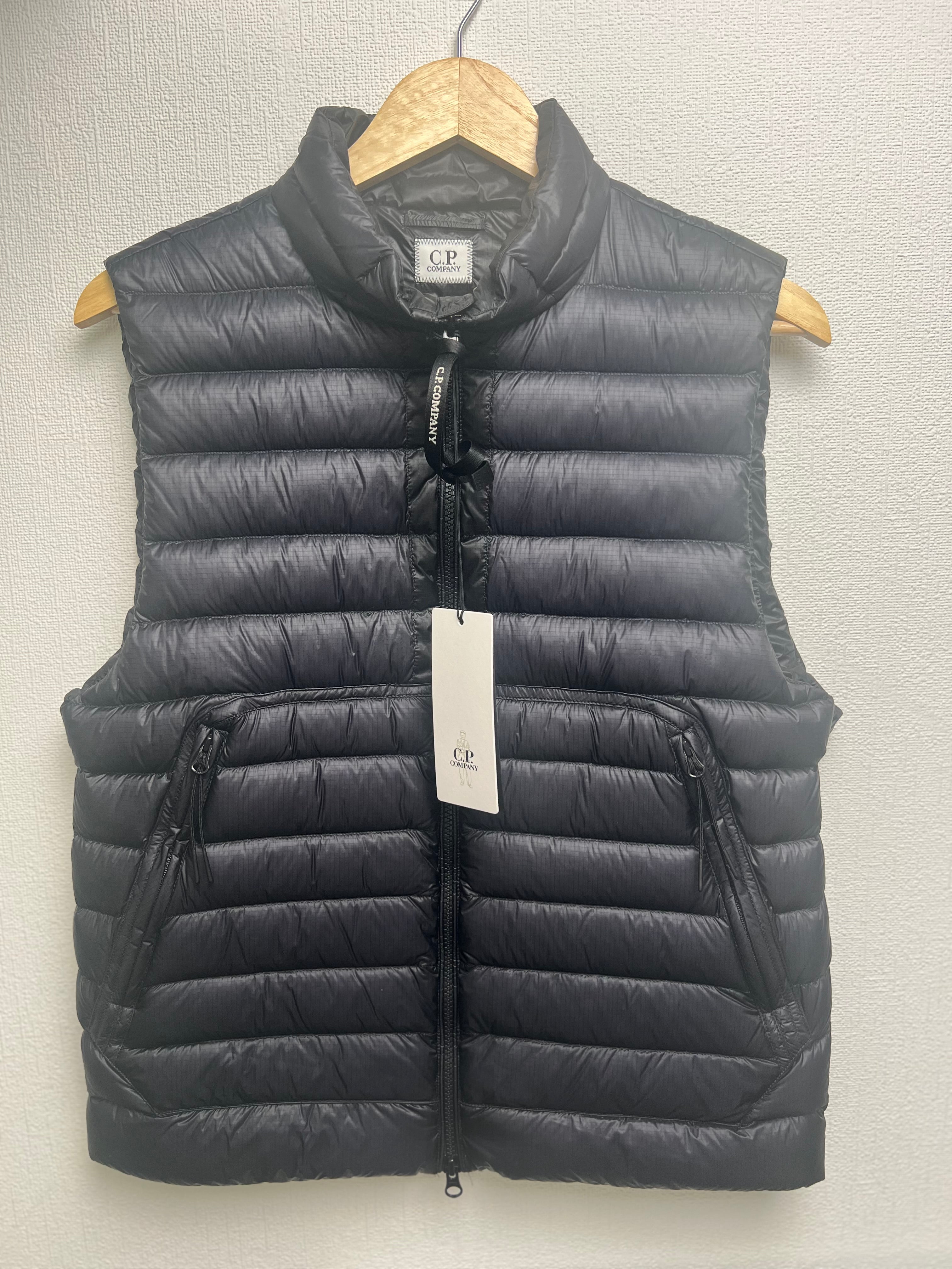 CP Company 
D.D Shell Lens Down Gilet