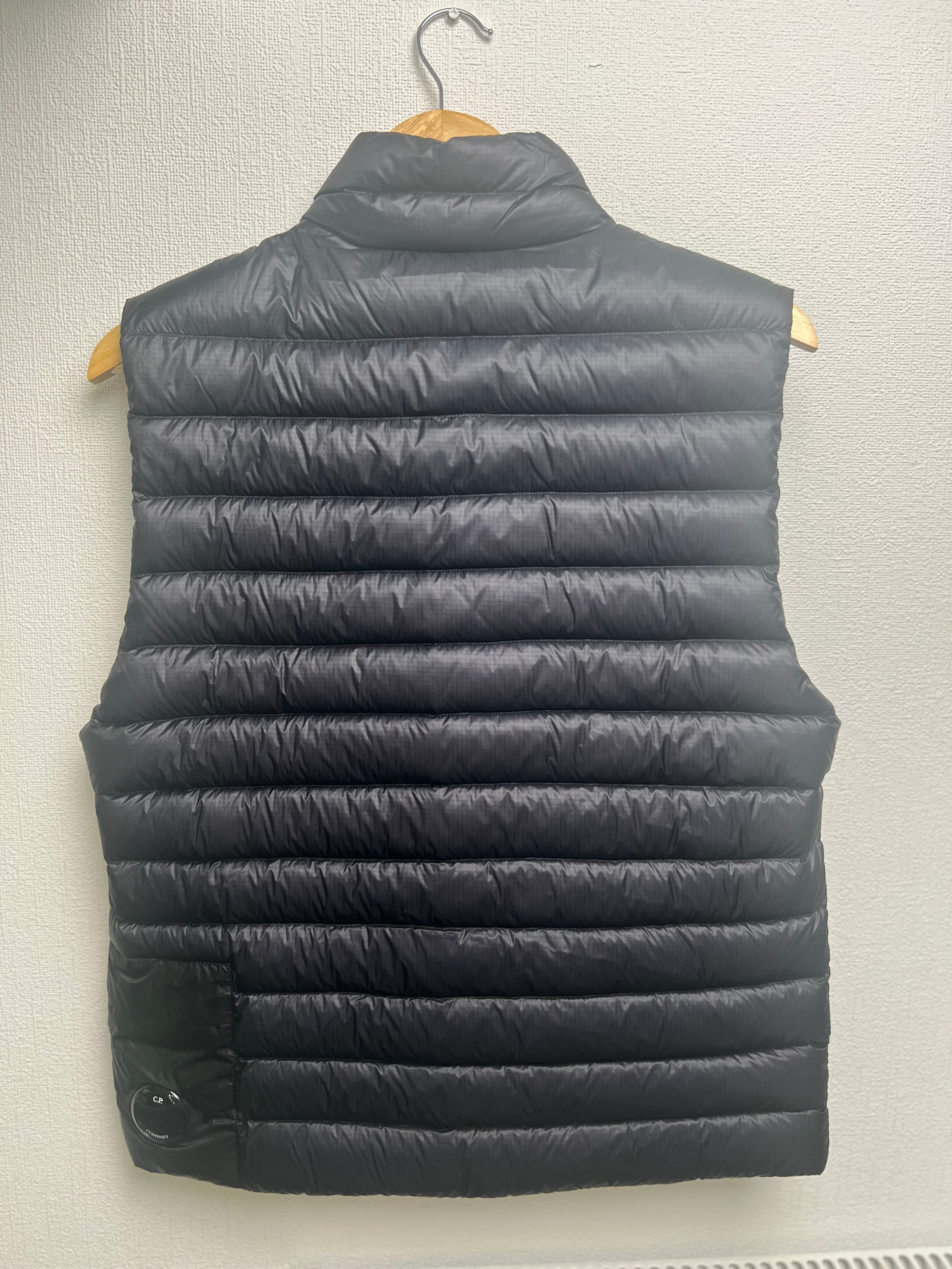 CP Company 
D.D Shell Lens Down Gilet