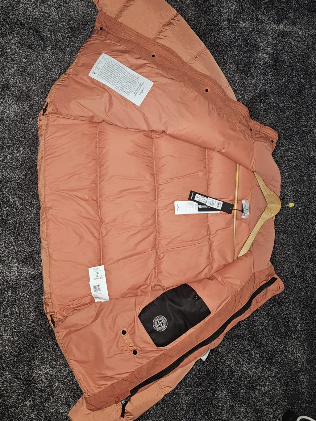 Stone Island Garment Dyed Crinkle Reps 
R-NY Down Jacket