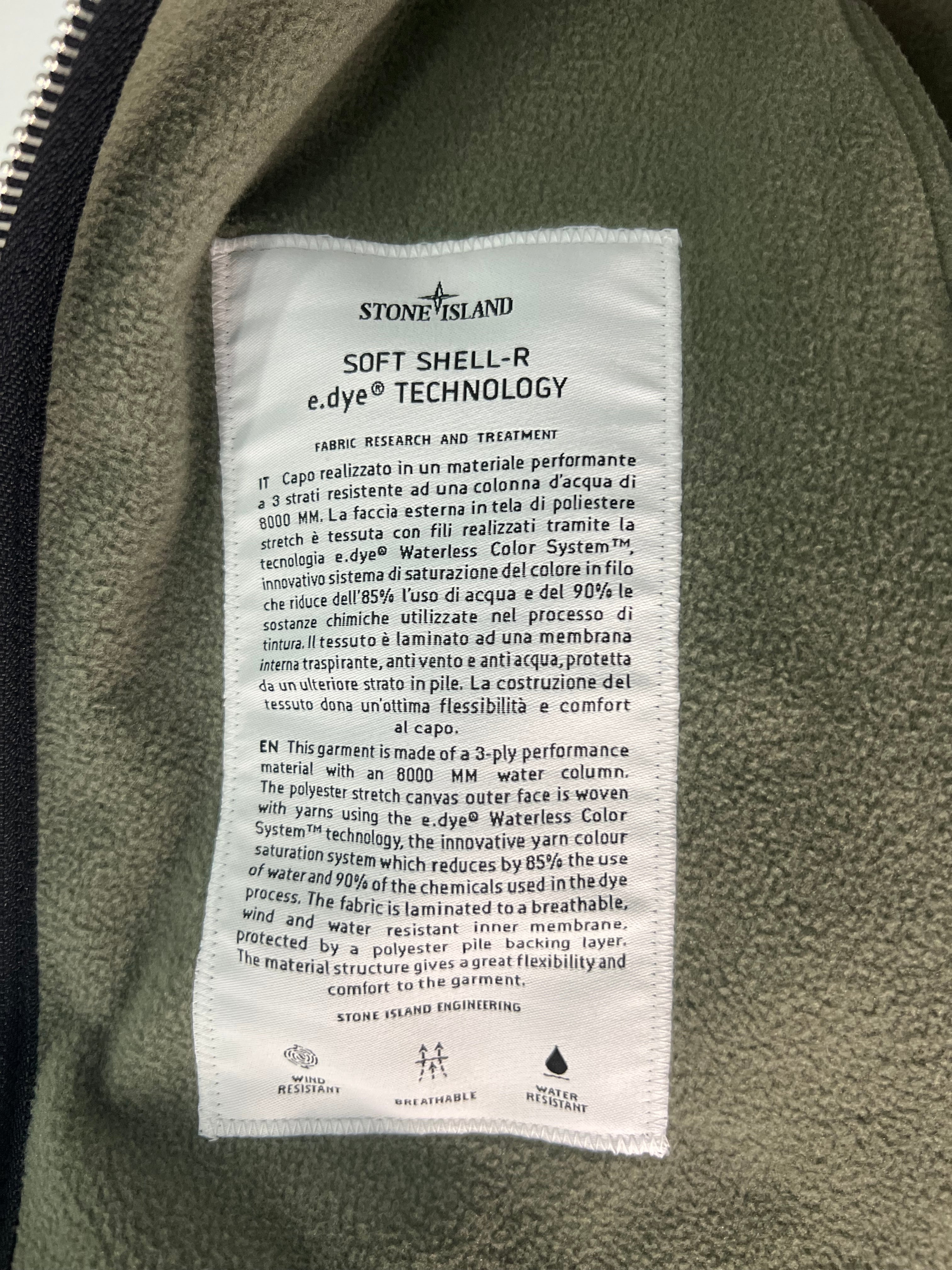 Stone Island 
Soft Shell-R e.dye Technology Jacket