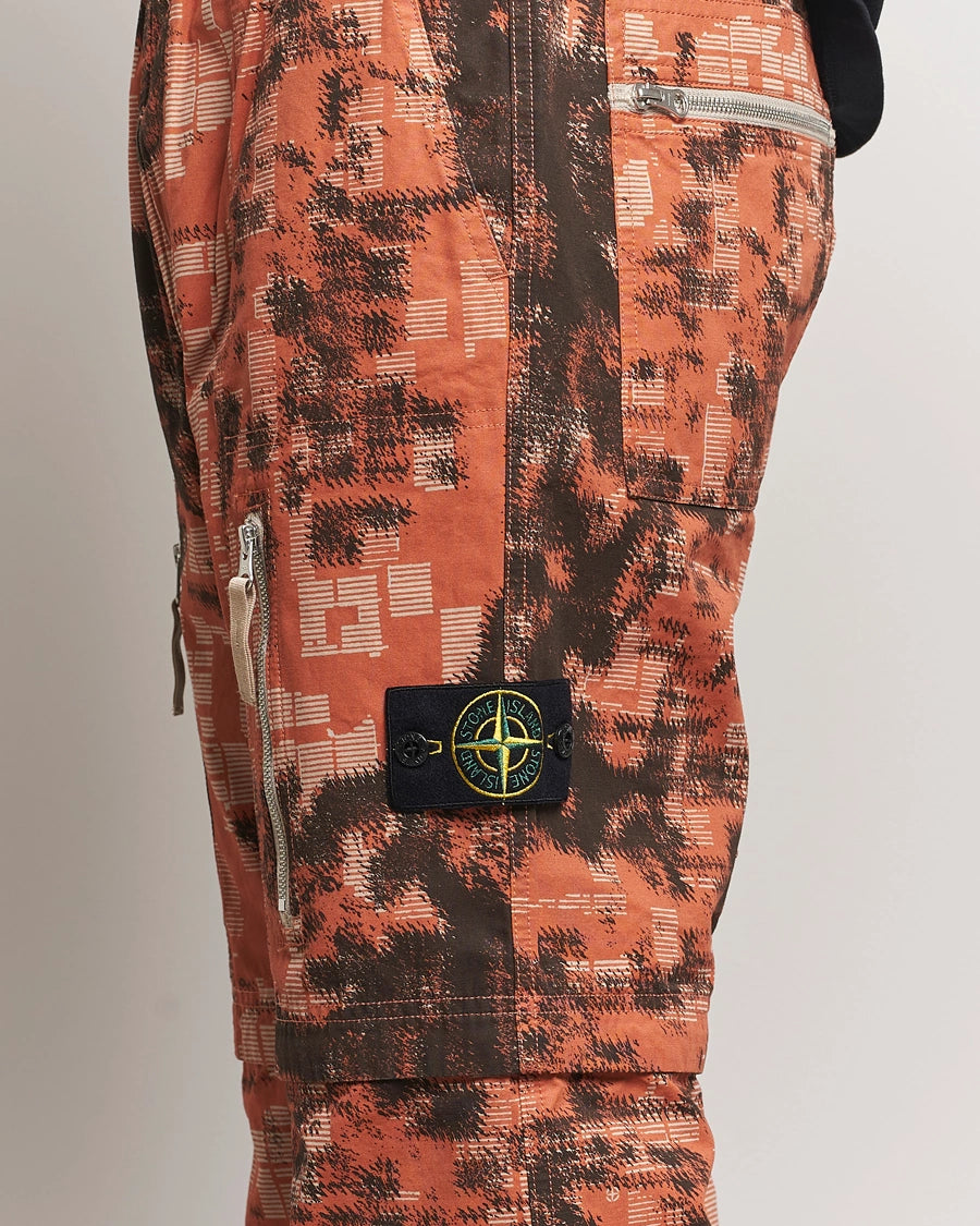 Stone Island Earth Mapping Camo cotton canvas 2 way trousers / shorts with PrimaLoft insulation technology.